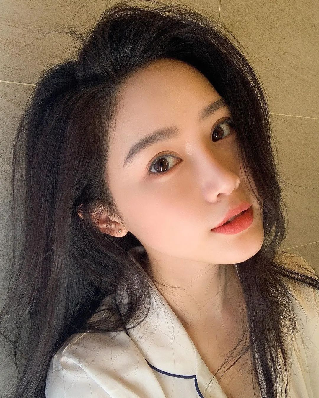 最早的网红正妹！她依然让人心动|网红_新浪新闻