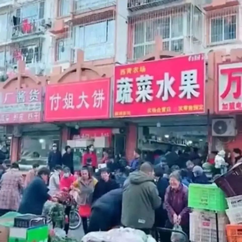 蔬果店老板去世后 周围店主自发帮忙清货:能帮一把就帮一把|店老板_新浪新闻