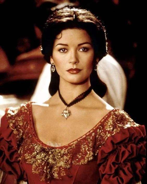 看够了“白幼瘦”，才懂地母美人的风情休闲区蓝鸢梦想 - Www.slyday.coM