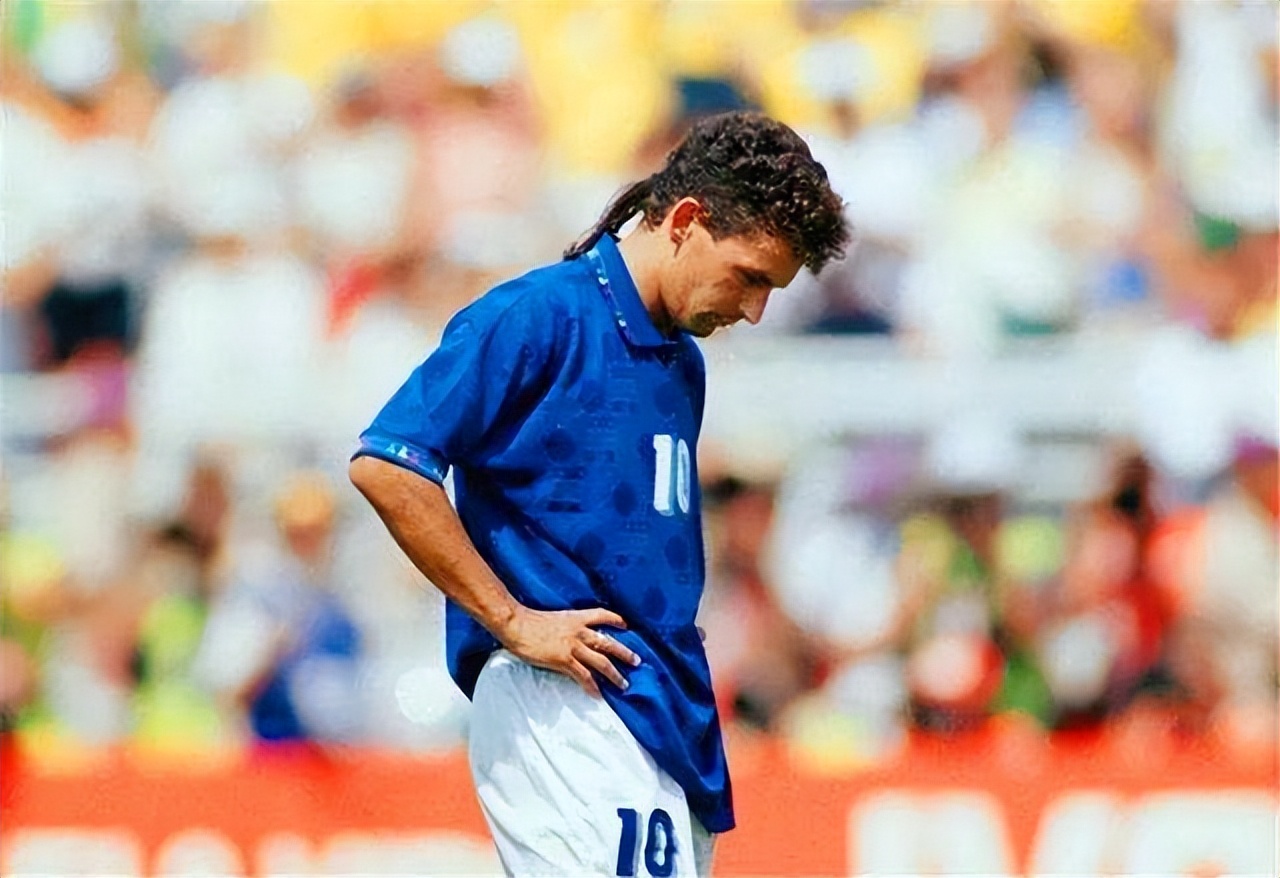 再后来,巴乔在佛罗伦萨,米兰双雄,尤文等豪门相继效力,还留下了452场