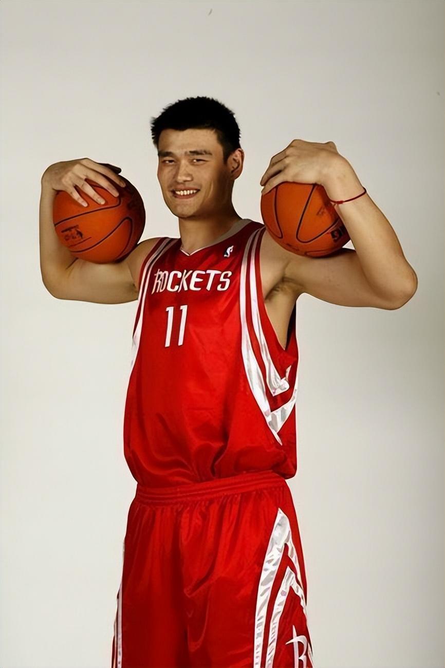 姚明体重超400斤引担忧 妻子叶莉坦言生活不方便