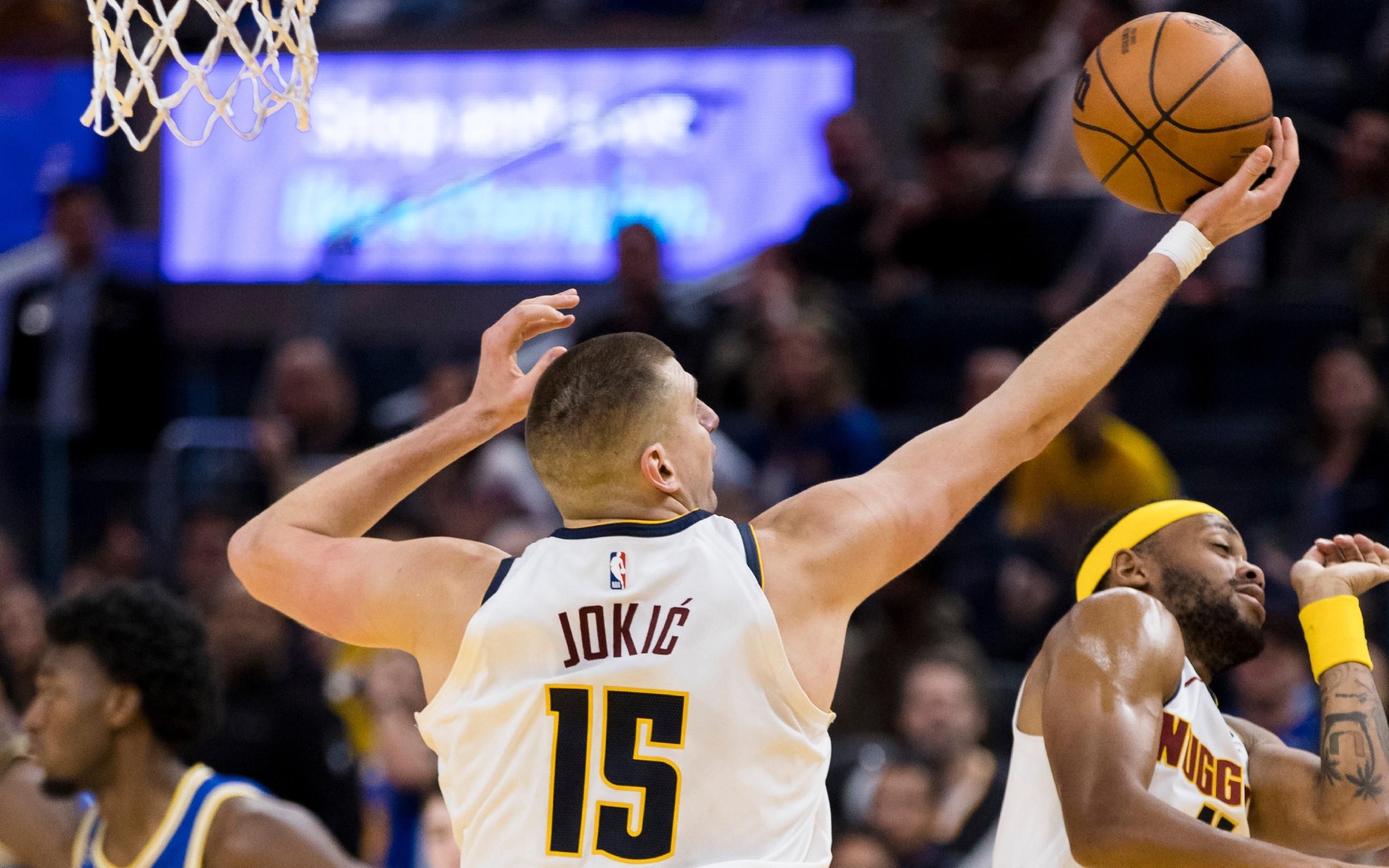 从约基奇塔图姆的成长轨迹看现代篮球大前锋位置的演变