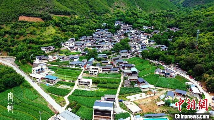 【十年@每一个奋斗的你】“新迪庆人”范敏：云南涉藏州县的“宝藏”值得向世界分享休闲区蓝鸢梦想 - Www.slyday.coM