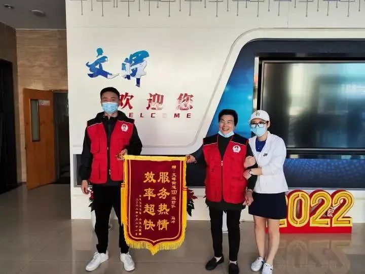 凌晨5点，女子在街头崩溃大哭，这时她走了过来……休闲区蓝鸢梦想 - Www.slyday.coM