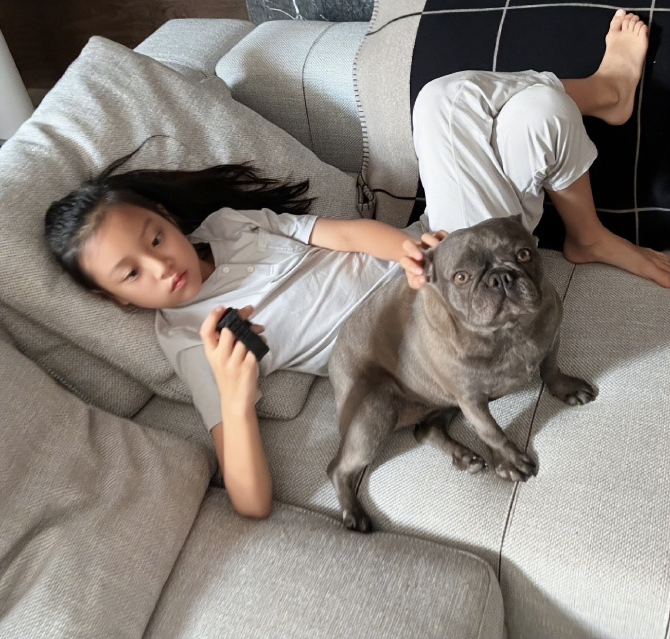 为女儿庆生大不同:李小璐秀甜馨美照,却被贾乃亮"打回原形"|贾乃亮