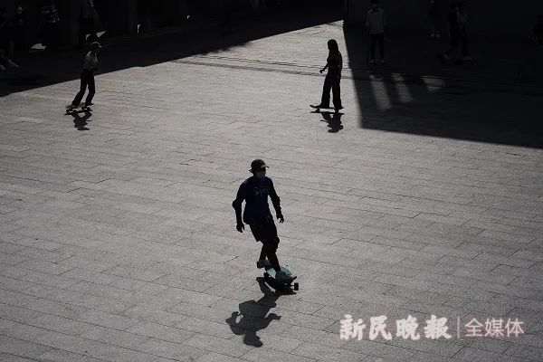 沪上最时髦的“社交神器”！但已有多人因此受伤...三甲医院专家最新提醒→休闲区蓝鸢梦想 - Www.slyday.coM