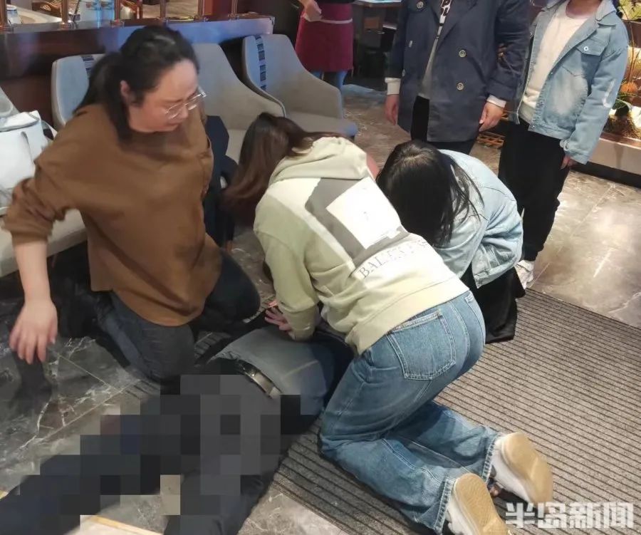 太幸运！男子逛商场突发疾病昏迷，九名“90后”护士组团来抢救休闲区蓝鸢梦想 - Www.slyday.coM