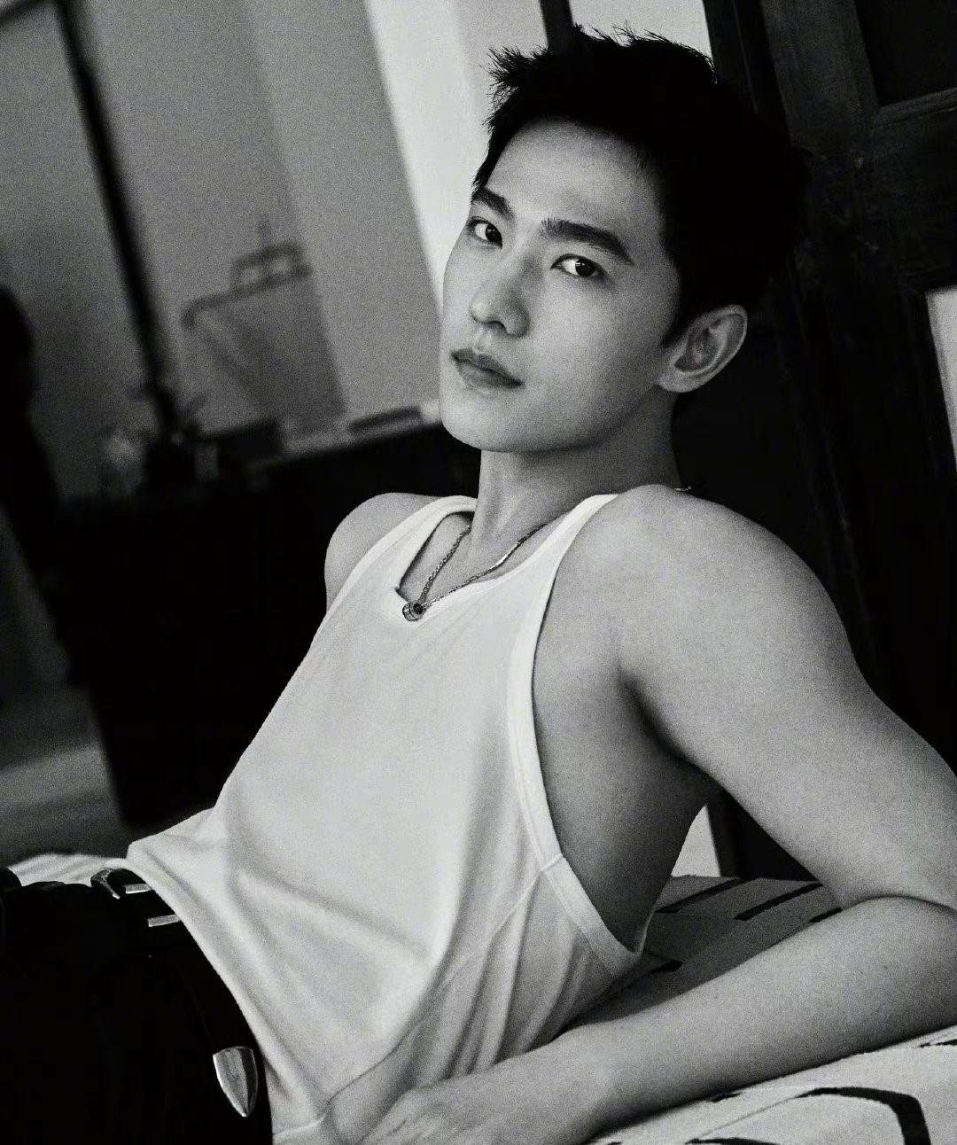 杨洋冬日惬然芭莎大片,侧躺出镜,呈现出慵懒精致一面|杨洋|芭莎|大片