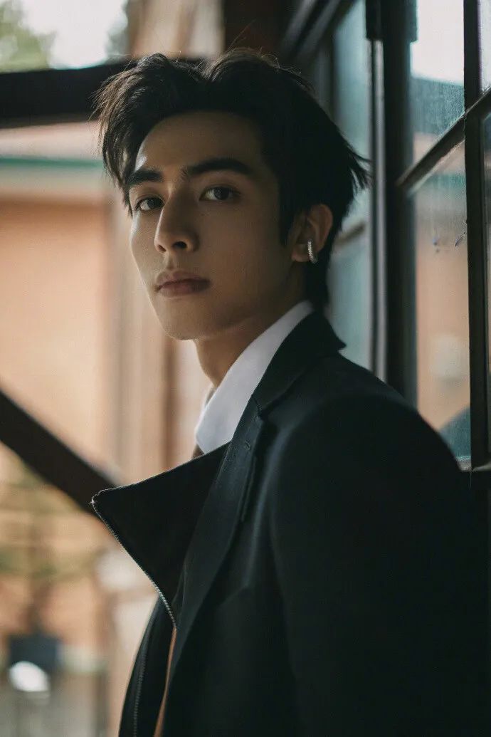 颜值逆天,但就是红不了?|宋威龙|凌霄|帅哥_新浪新闻