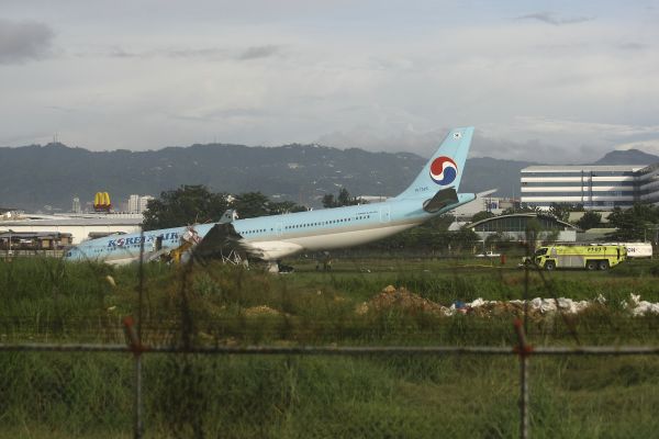 大韩航空一架客机在菲律宾着陆时偏出跑道 无人受伤