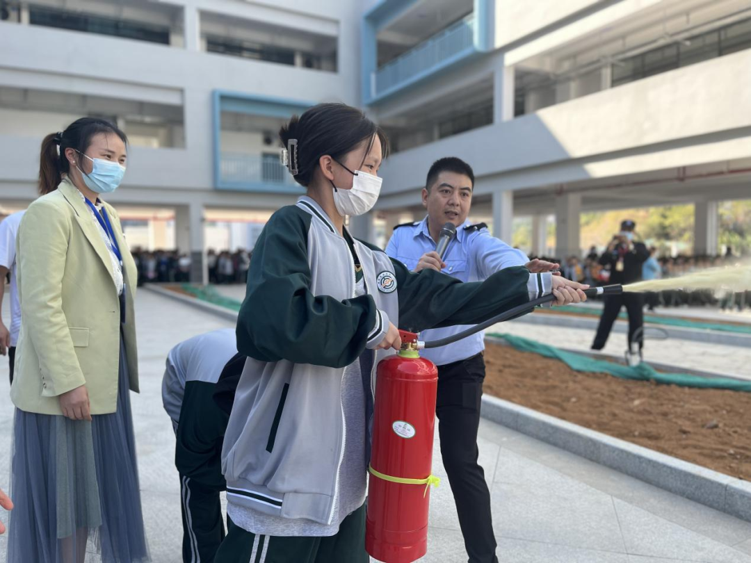 防于未"燃"——娄底吉星中学消防演练|吉星|中学|演练_新浪新闻