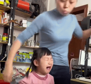 不惯着！女儿吃饭磨蹭40分钟，被妈妈反向拿捏！网友：我也试过，第二天就老实了休闲区蓝鸢梦想 - Www.slyday.coM