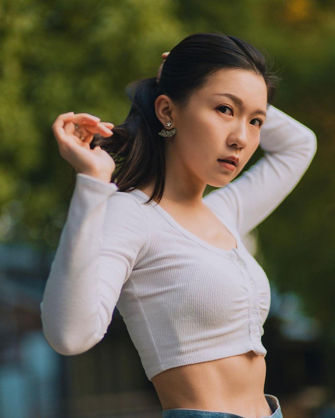 王晶32岁小女儿近照曝光,小蛮腰,天鹅颈,皮肤白皙|王晶|王子涵|赖美云