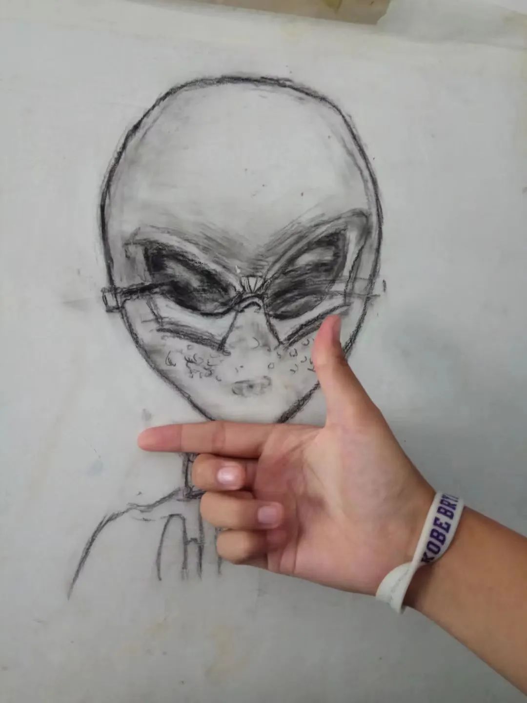 那些学长学姐们留在宿舍的壁画，信息量简直……休闲区蓝鸢梦想 - Www.slyday.coM