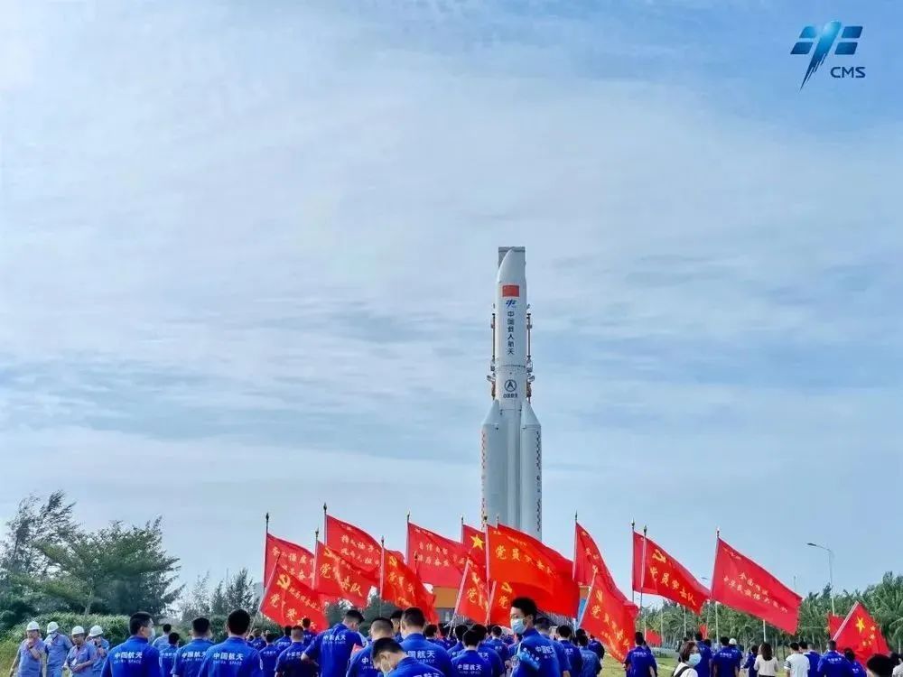 梦天实验舱舱箭组合体运抵发射区休闲区蓝鸢梦想 - Www.slyday.coM