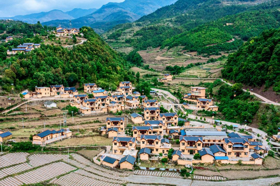 镜头下的大凉山：凉山州成立70周年县市风采——普格县休闲区蓝鸢梦想 - Www.slyday.coM