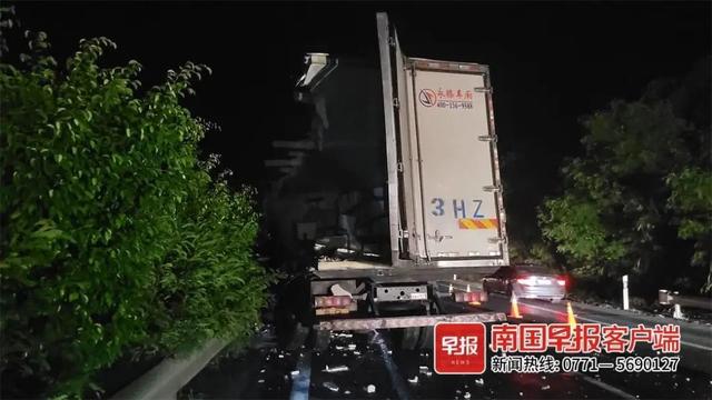 高速路上，数吨生蚝撒落一地，司机被困驾驶室……还好有他们休闲区蓝鸢梦想 - Www.slyday.coM