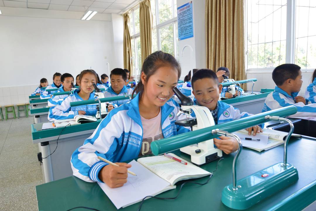 镜头下的大凉山：凉山州成立70周年县市风采——普格县休闲区蓝鸢梦想 - Www.slyday.coM