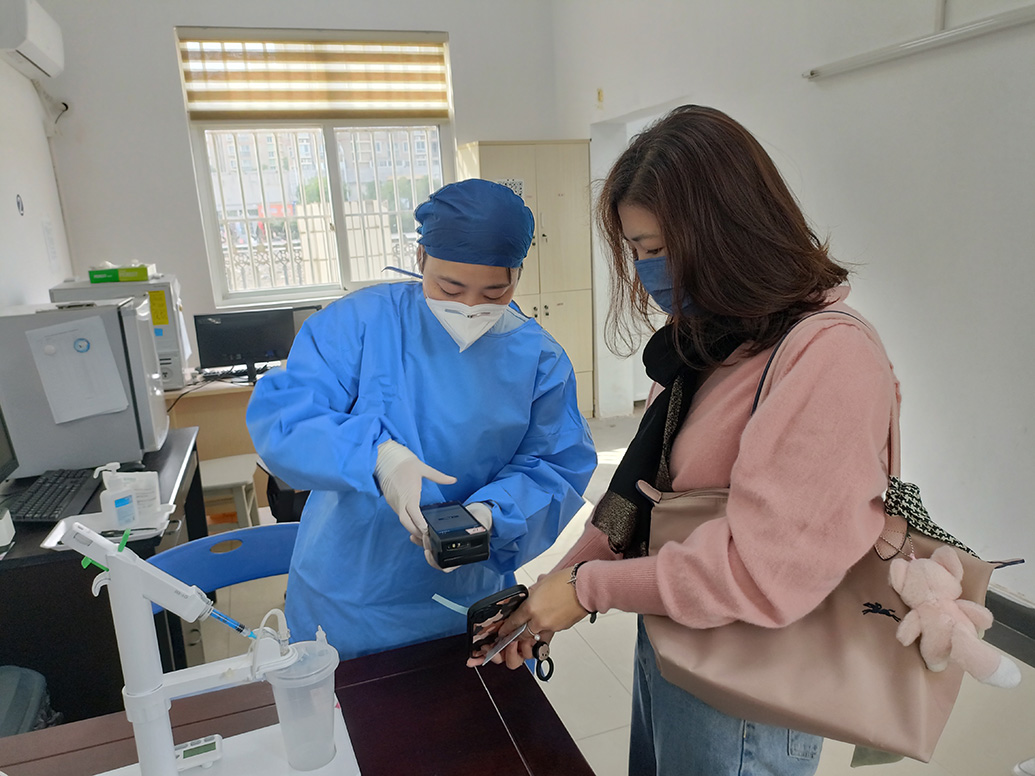 上海金山首批市民接种吸入式新冠疫苗：吸入后憋气至少5秒休闲区蓝鸢梦想 - Www.slyday.coM