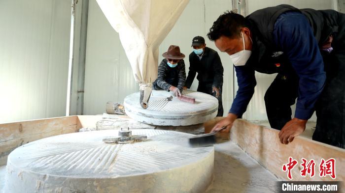 西藏嘉黎复工复产进行时：乡村合作社全力以“复”赶制首单休闲区蓝鸢梦想 - Www.slyday.coM