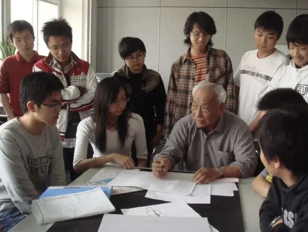 送别大师！“培养大师的大师”走了，手稿曾惊艳网友休闲区蓝鸢梦想 - Www.slyday.coM