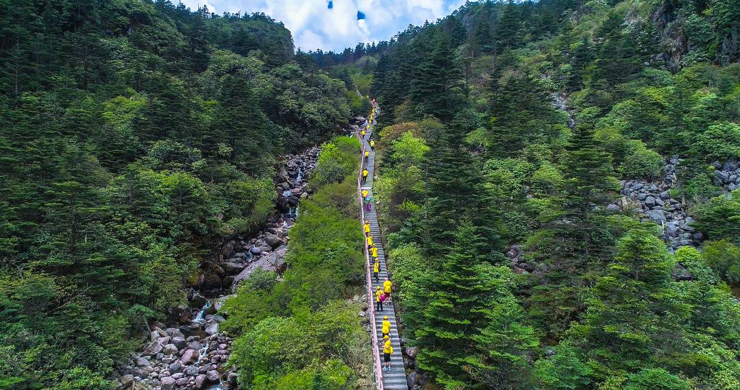 镜头下的大凉山：凉山州成立70周年县市风采——普格县休闲区蓝鸢梦想 - Www.slyday.coM