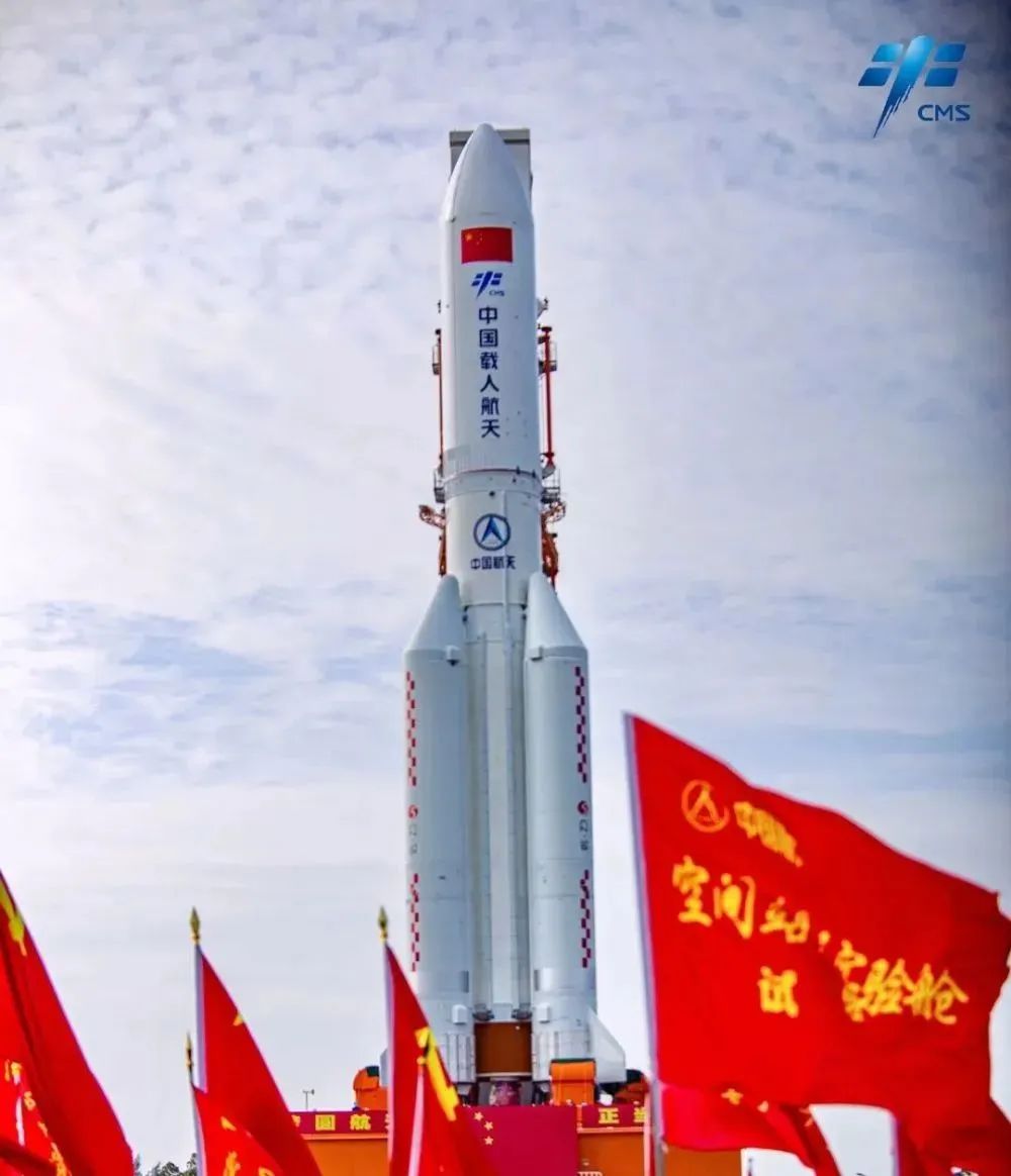 梦天实验舱舱箭组合体运抵发射区休闲区蓝鸢梦想 - Www.slyday.coM