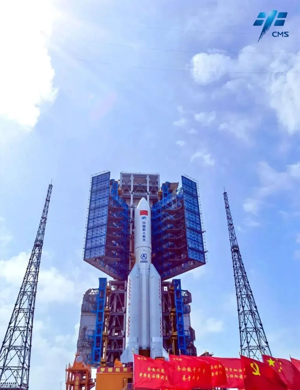 梦天实验舱舱箭组合体运抵发射区休闲区蓝鸢梦想 - Www.slyday.coM