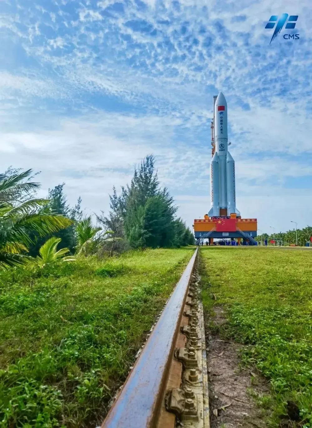 梦天实验舱舱箭组合体运抵发射区休闲区蓝鸢梦想 - Www.slyday.coM