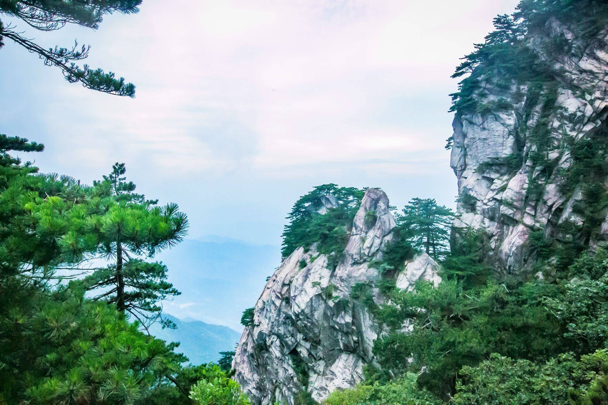 安徽六安有一座5a景区,在这里可以一脚跨两省,充满了奇幻色彩|大别山