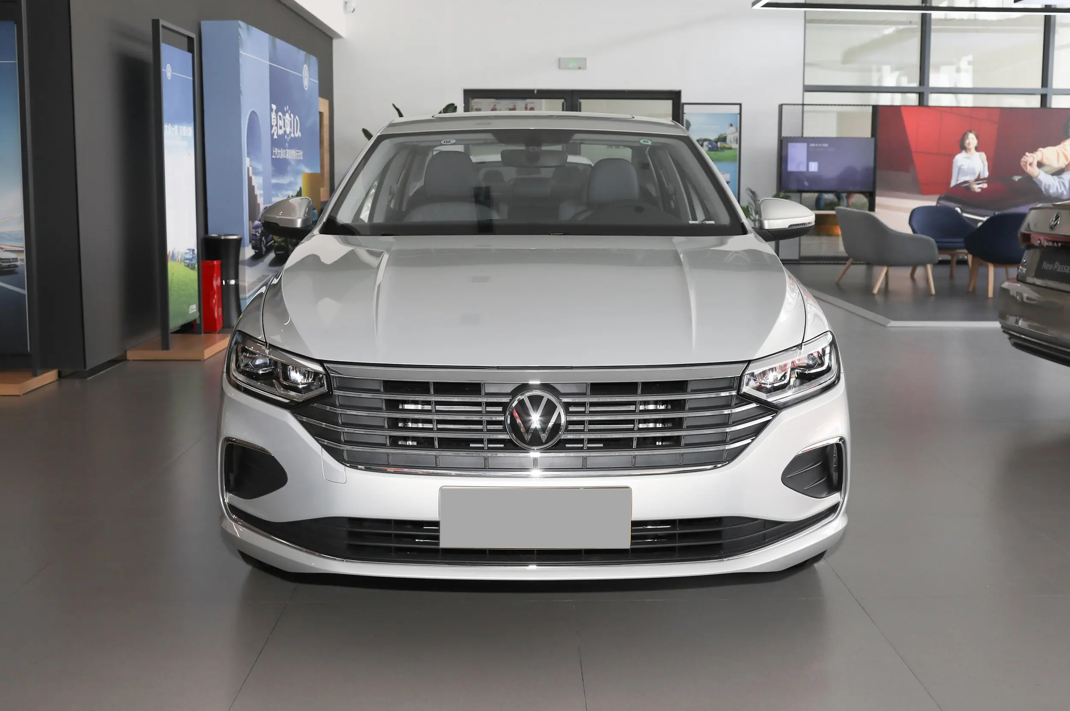 实拍2023款上汽大众全新朗逸,国民家轿,有多神?-新浪汽车