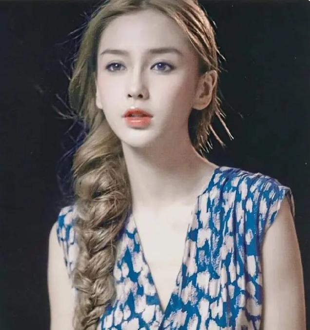 baby又登大刊封面,复古风气场全开,全包眼线秒回19岁混血感