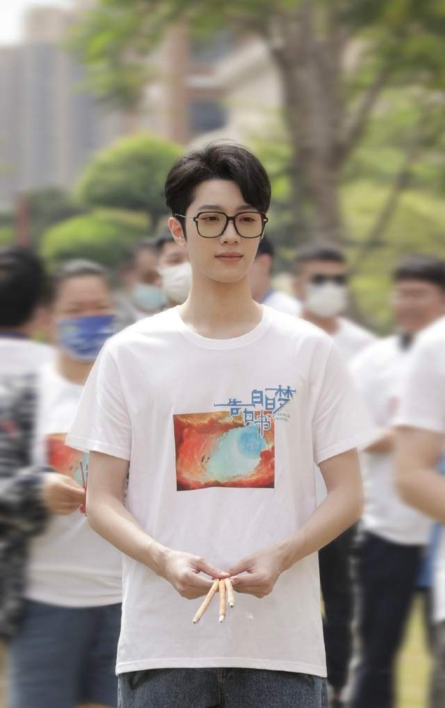 路透帅出圈，00后小生这剧明年可能是黑马，后生可畏休闲区蓝鸢梦想 - Www.slyday.coM