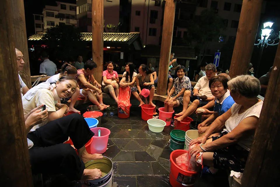 再浪的年轻人，都抵挡不住温汤的“养生诱惑”！休闲区蓝鸢梦想 - Www.slyday.coM