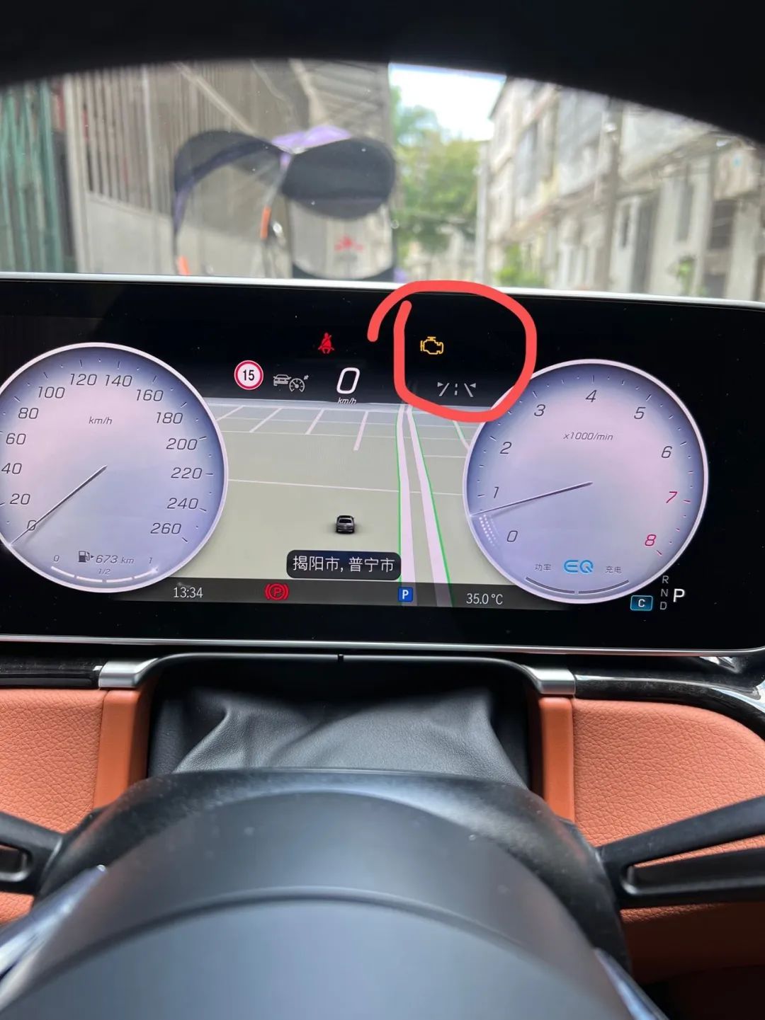 新买的奔驰S级屡出故障，车主直言花一百万元买了个"祖宗"休闲区蓝鸢梦想 - Www.slyday.coM