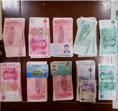 车上发现大量现金，柳州一出租车司机看到后做了这个决定休闲区蓝鸢梦想 - Www.slyday.coM