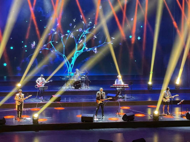 极光乐队《2022 和平与爱·纪念黄家驹29载》致敬beyond全国巡回演唱