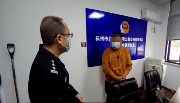 男子出差路上停车“学艺”，高速交警先给上了“重要一课”休闲区蓝鸢梦想 - Www.slyday.coM