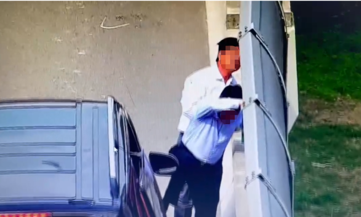男子出差路上停车“学艺”，高速交警先给上了“重要一课”休闲区蓝鸢梦想 - Www.slyday.coM