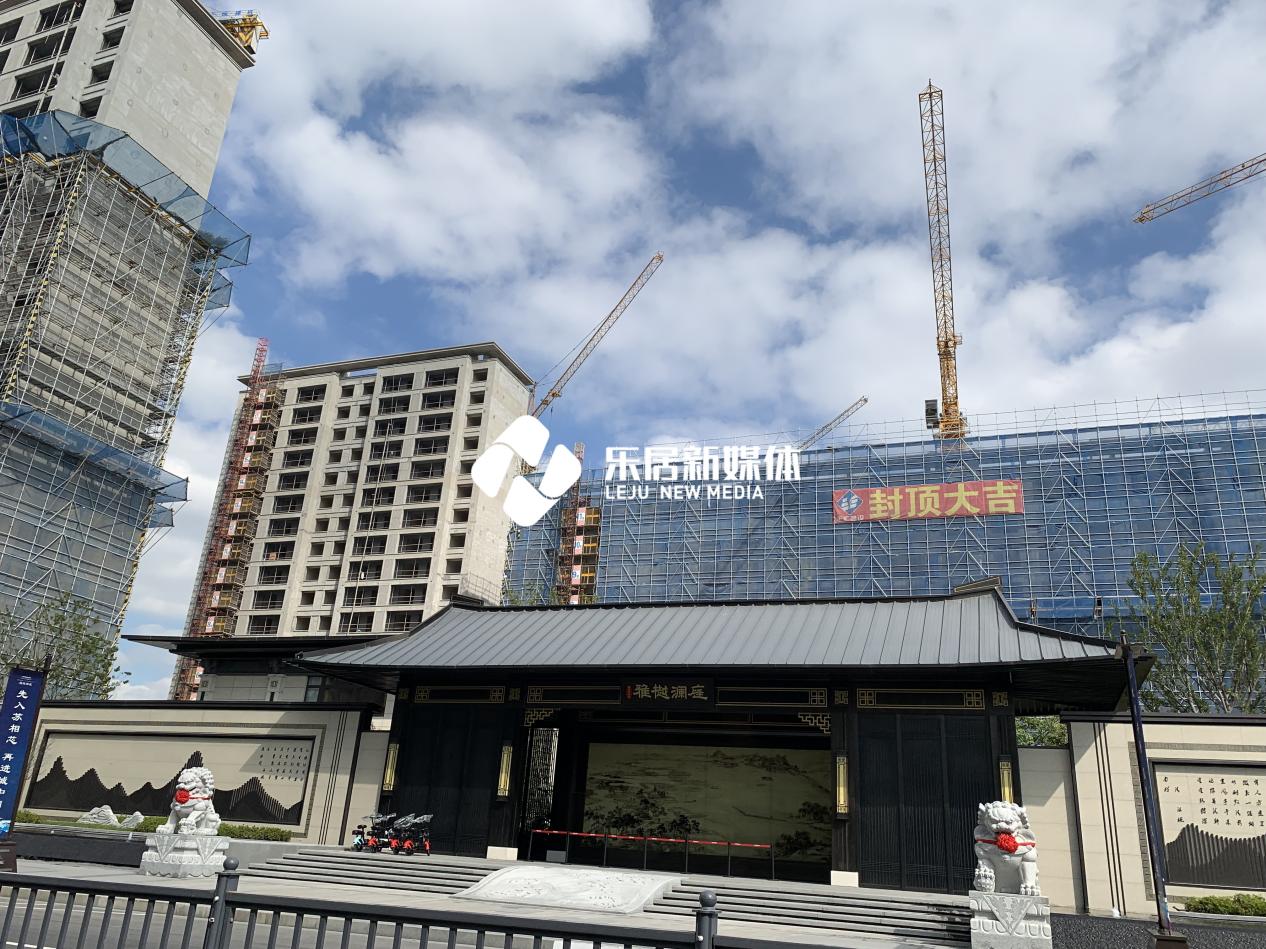 新家 | 不少楼幢已封顶 苏相合作区“扛把子”雅樾澜庭最新实景曝光|新媒体|合作区|漕湖_新浪新闻