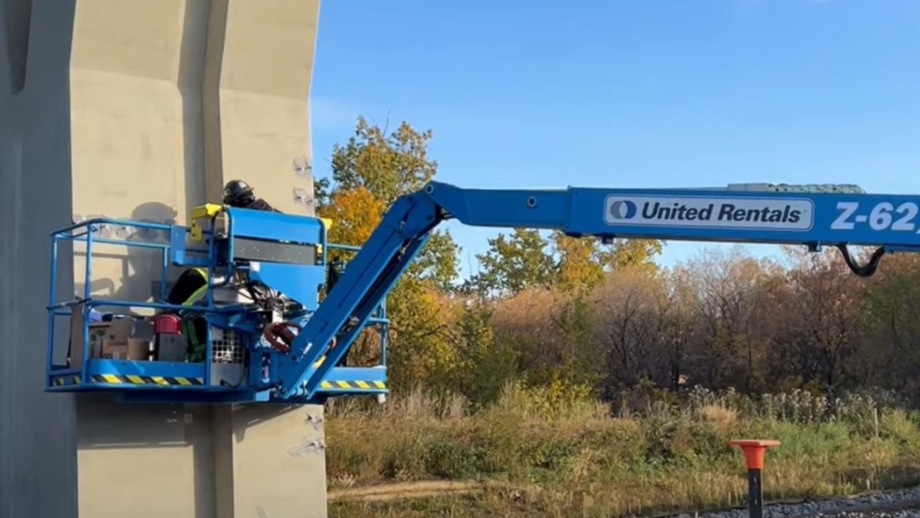 耗资上亿的轻轨站还没用就有一半桥墩开裂，加拿大人都气乐了休闲区蓝鸢梦想 - Www.slyday.coM