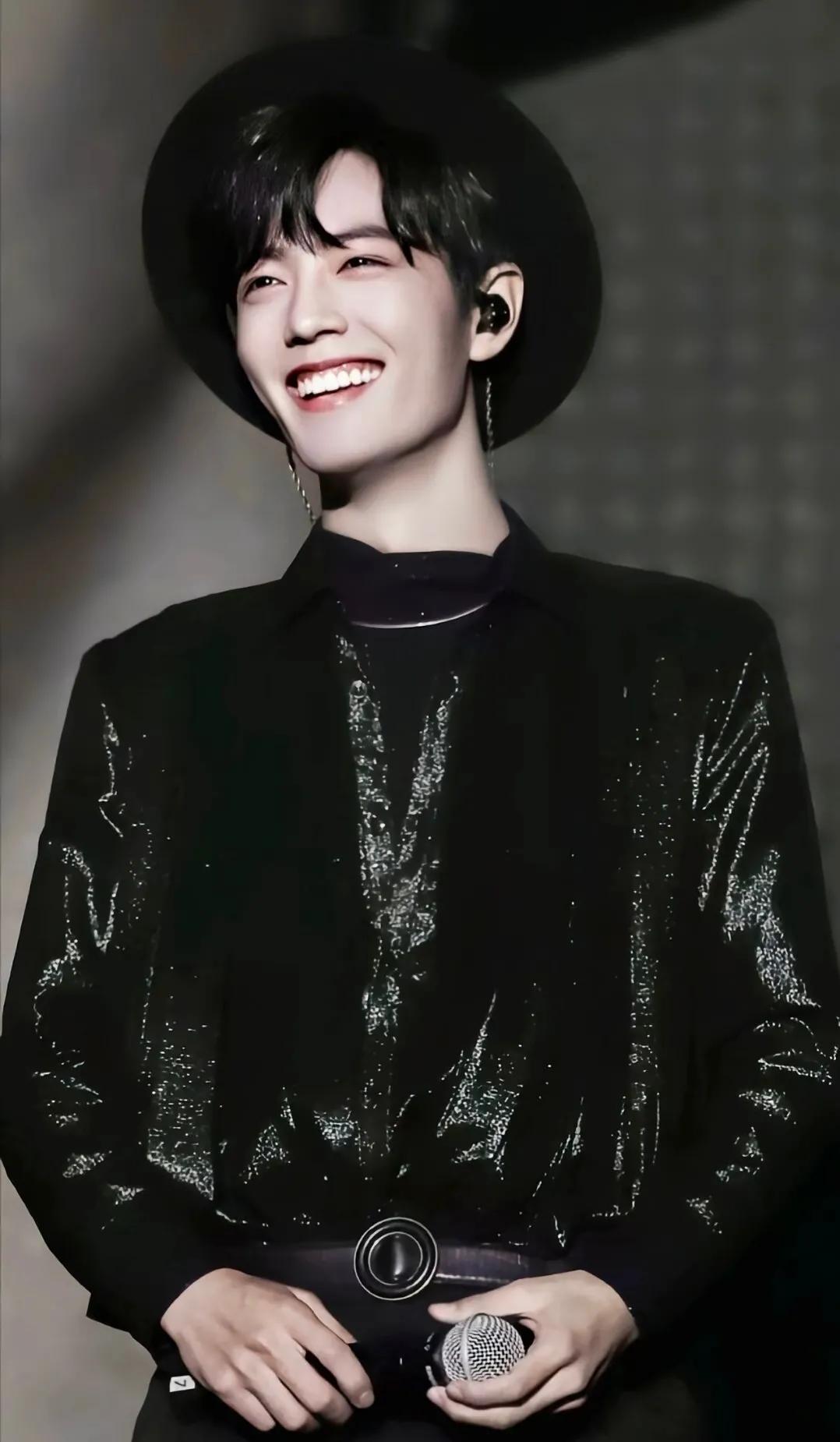 肖战最新慵懒风写真,明媚温暖的笑容真的太治愈__财经头条