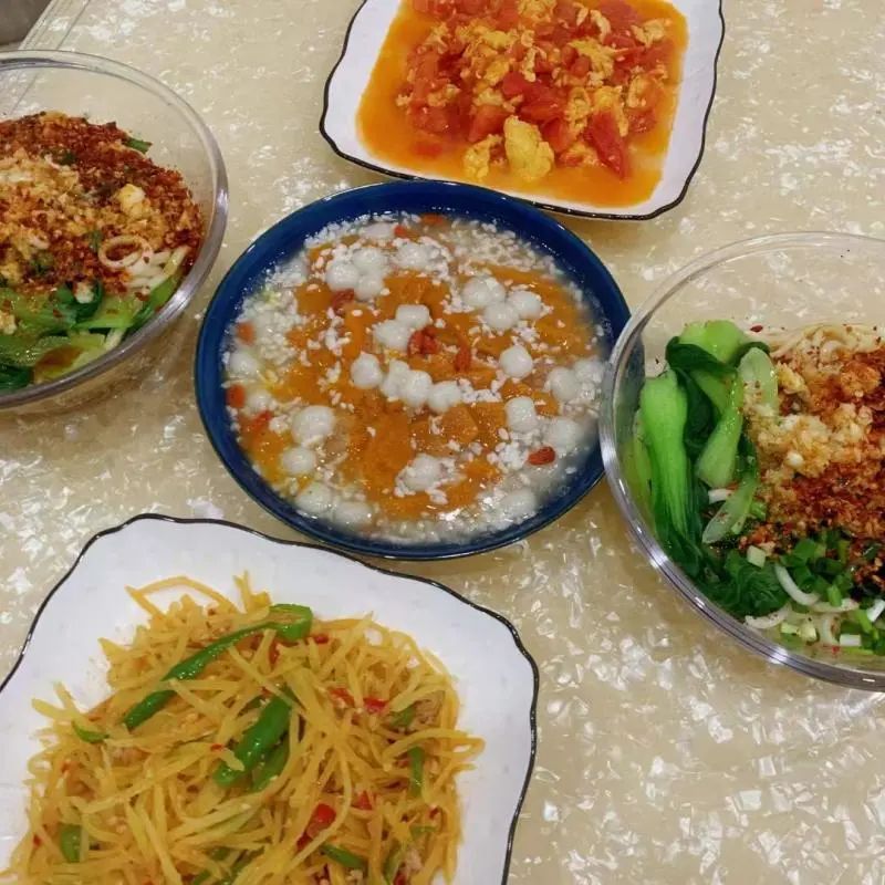 新兴职业？女子上门为年轻人做饭，四菜一汤收费68元！网友热议休闲区蓝鸢梦想 - Www.slyday.coM
