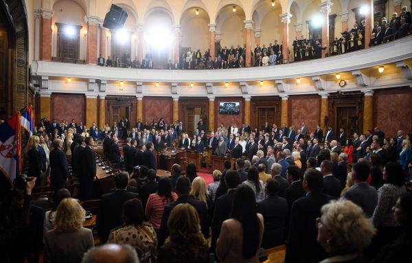 10月26日，塞尔维亚新一届政府在贝尔格莱德宣誓就职。（新华社）