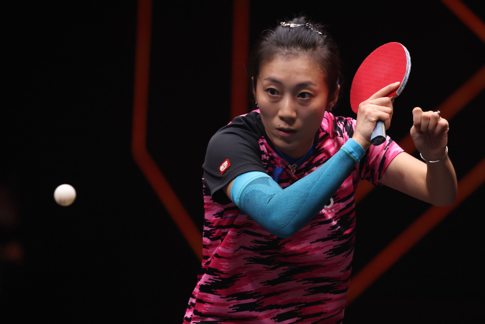 乒乓球——wtt世界杯决赛:王曼昱晋级八强__财经头条