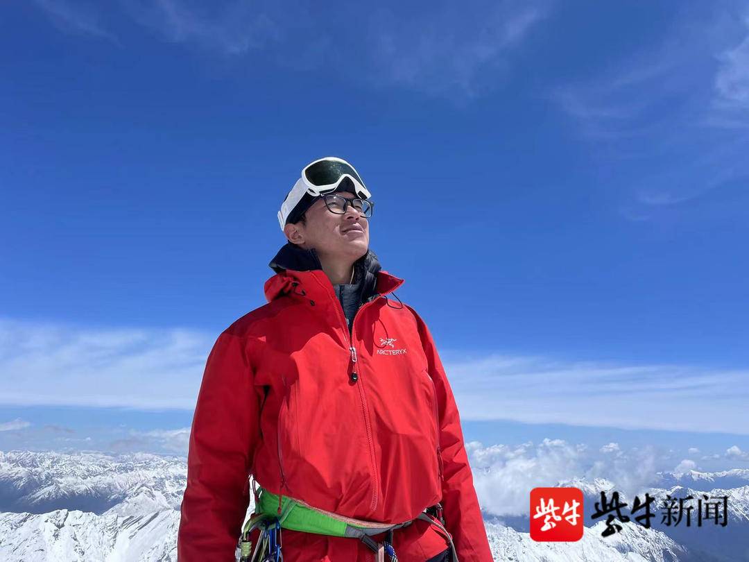00后登山向导:带领队员首登5670米高峰,梦想登顶珠峰|珠穆朗玛峰_新浪新闻