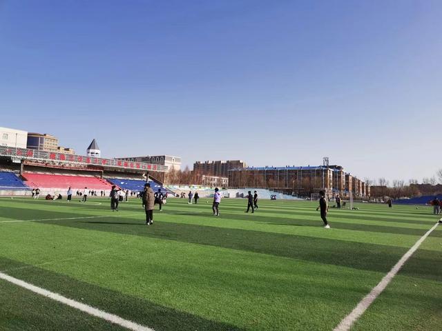 拒绝“躺平”：一所二本院校贫困生与他们摸爬式努力的人生休闲区蓝鸢梦想 - Www.slyday.coM