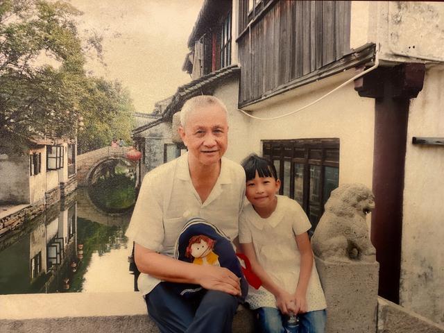 她用一年读完爷爷的日记：我成长中的一切，爷爷都替我记得休闲区蓝鸢梦想 - Www.slyday.coM