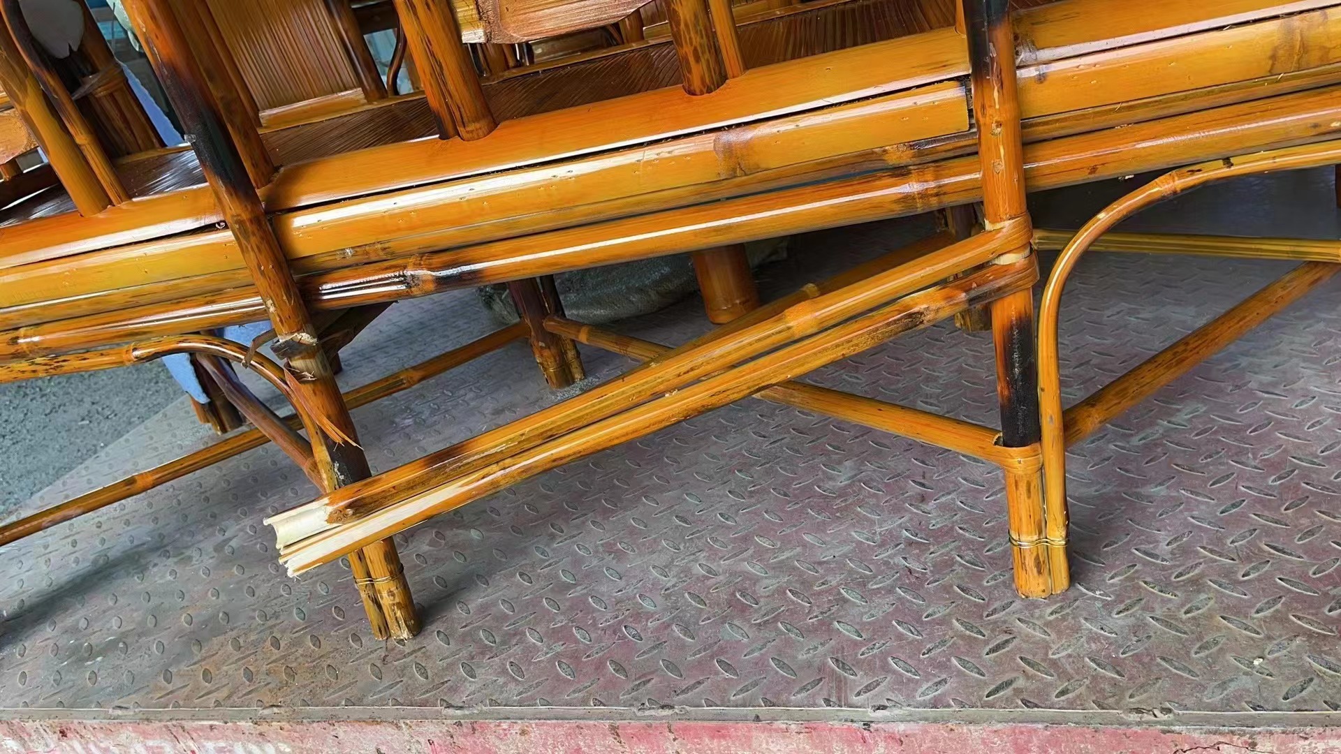被损坏的竹工家具&nbsp; &nbsp;郑女士 供图