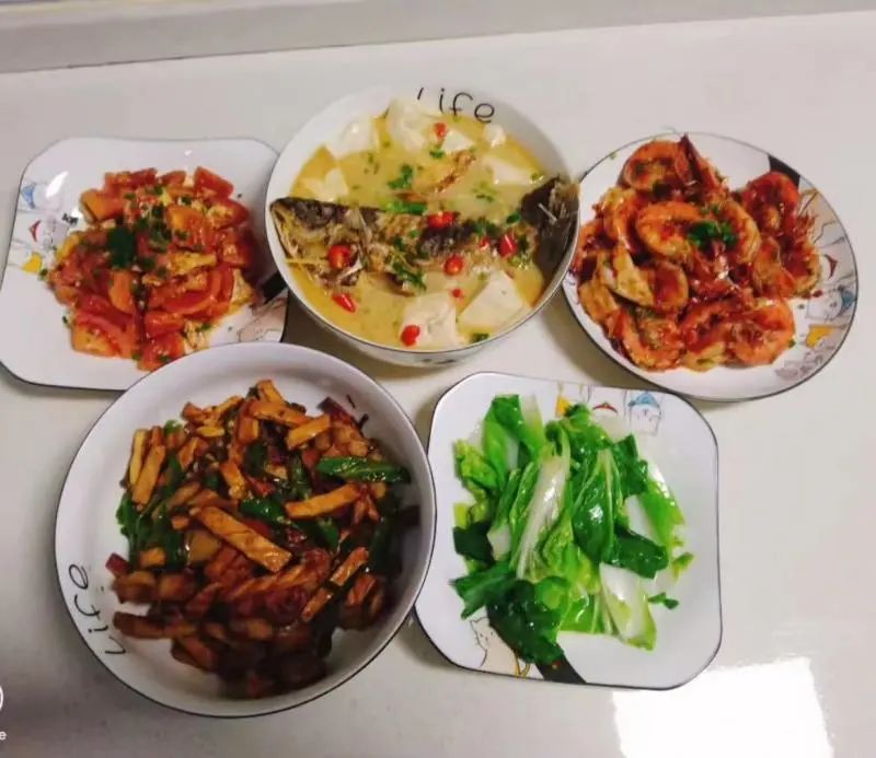 新兴职业？女子上门为年轻人做饭，四菜一汤收费68元！网友热议休闲区蓝鸢梦想 - Www.slyday.coM